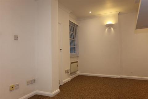 1 bedroom flat to rent, Adelaide Crescent, Hove