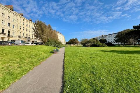 1 bedroom flat to rent, Adelaide Crescent, Hove