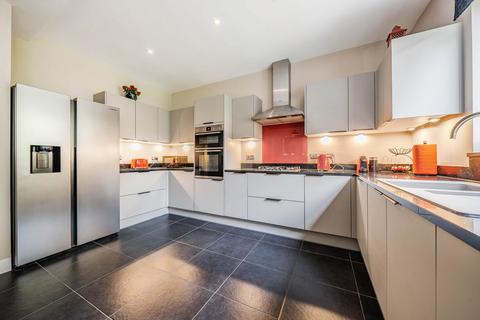27 Burnham Drive, Worcester Park, KT4 8SE