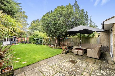27 Burnham Drive, Worcester Park, KT4 8SE