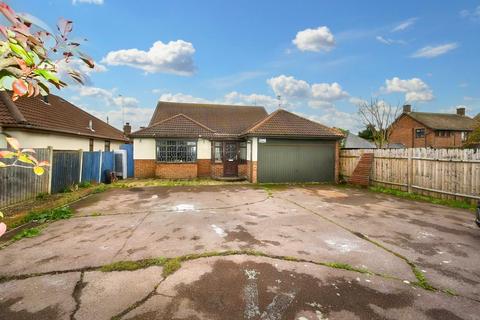 3 bedroom bungalow for sale, Long Road, Canvey Island SS8