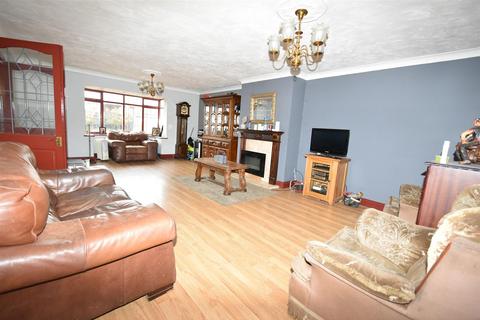 3 bedroom bungalow for sale, Long Road, Canvey Island SS8