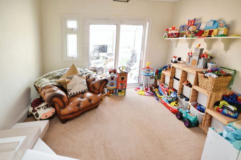 15 Clarence Road, Corringham, Stanford-le-hope, SS17 9BL