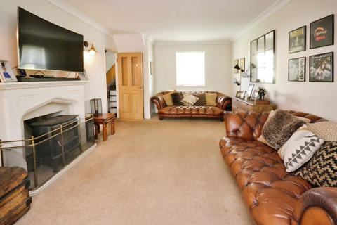 15 Clarence Road, Corringham, Stanford-le-hope, SS17 9BL
