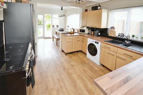 15 Clarence Road, Corringham, Stanford-le-hope, SS17 9BL