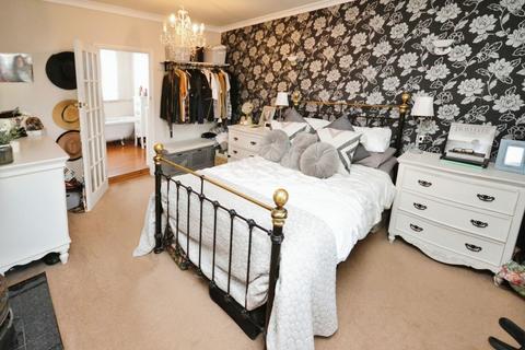 15 Clarence Road, Corringham, Stanford-le-hope, SS17 9BL