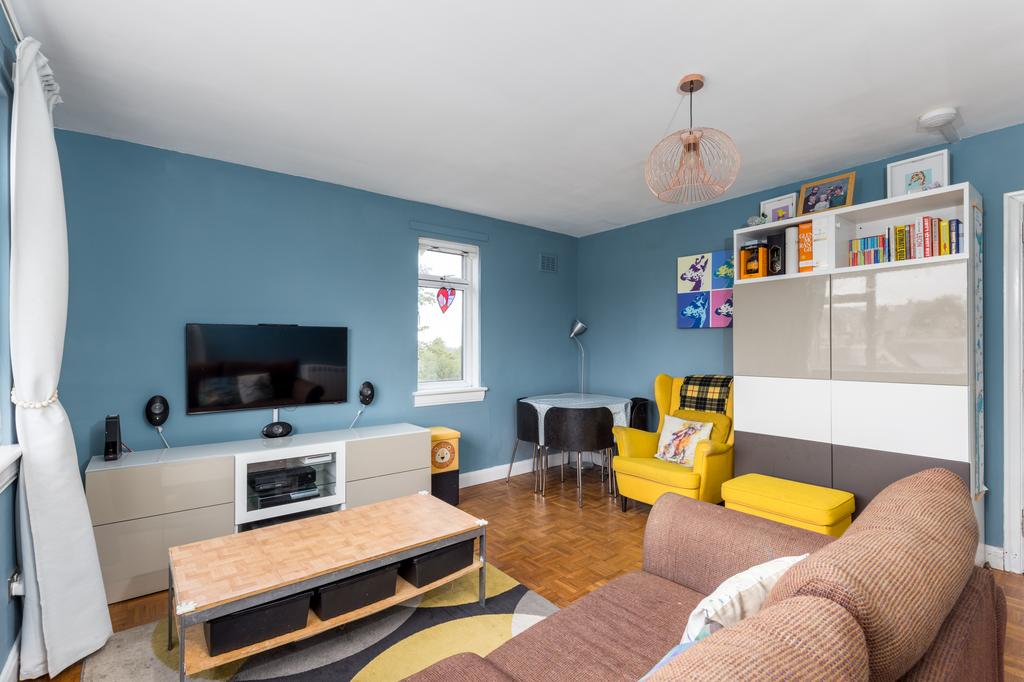 14/40 Ethel Terrace, Edinburgh, EH10 5NA 3 bed flat for sale £275,000