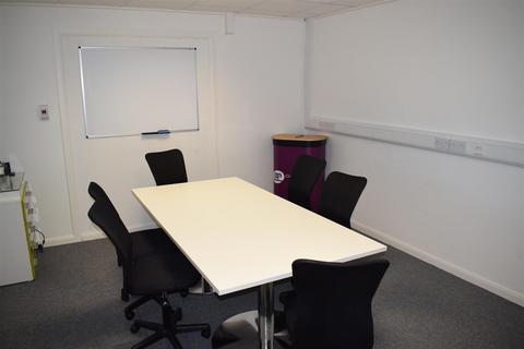 Office to rent, Chigwell Lane, Loughton