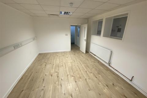 Office to rent, Chigwell Lane, Loughton