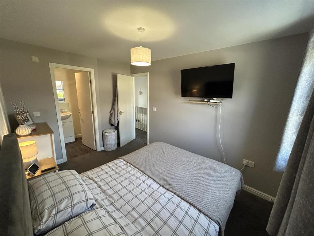 Bedroom 1.jpeg