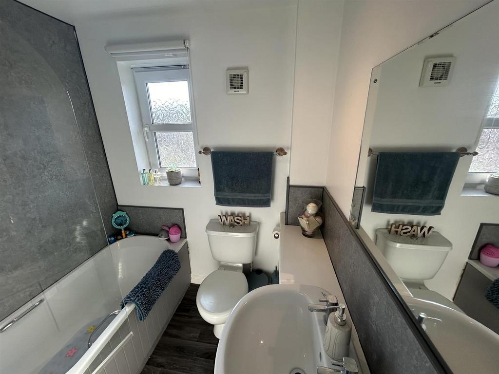 Bathroom 1.jpeg