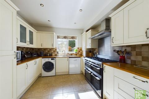 3 bedroom end of terrace house for sale, Closeworth Road, Farnborough, Hampshire, GU14