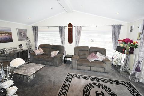 2 bedroom park home for sale, Kings Park, Canvey Island SS8