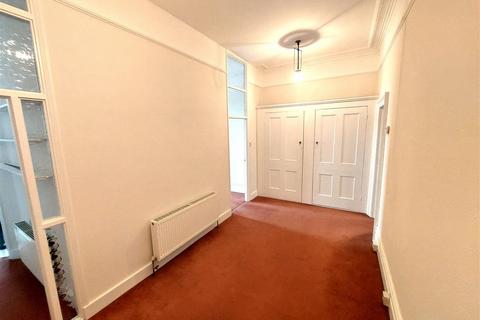 2 bedroom flat to rent, Castle Hill Avenue, Folkestone