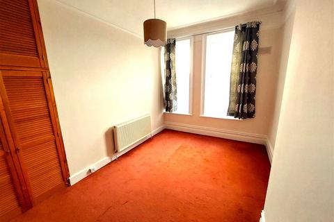 2 bedroom flat to rent, Castle Hill Avenue, Folkestone