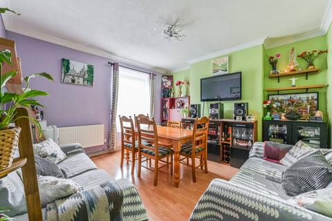 2 bedroom flat for sale, Colchester House, Clapham, London, SW8