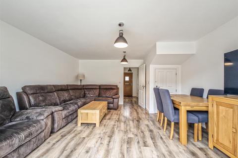 2 bedroom end of terrace house for sale, Radar Close, Southend-on-Sea SS2