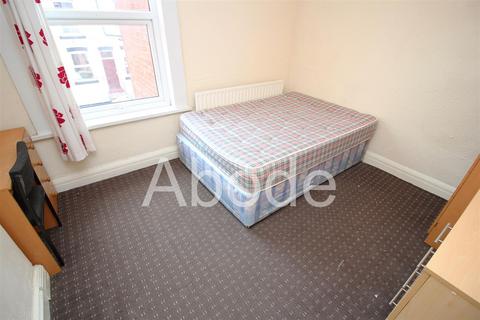 6 bedroom house to rent, Queens Road, Hyde Park, Leeds