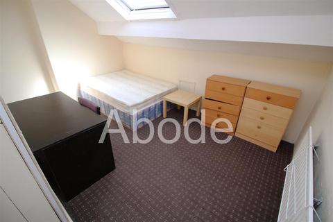 6 bedroom house to rent, Queens Road, Hyde Park, Leeds