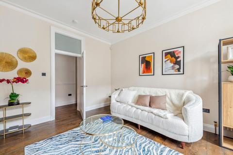 3 bedroom flat to rent, Ridgmount Gardens, London, WC1E