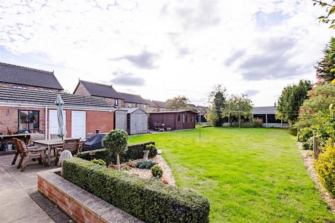 3 bedroom detached house for sale, North Street, Winterton