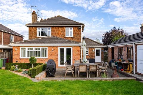 3 bedroom detached house for sale, North Street, Winterton