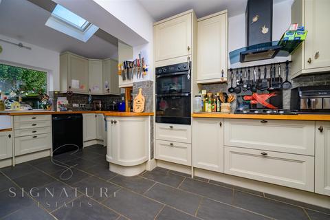 4 bedroom semi-detached house for sale, Summerhouse Way, Abbots Langley