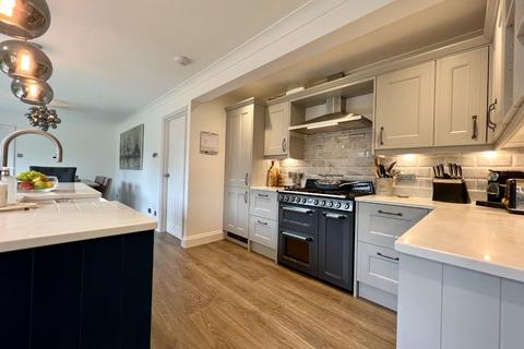 2 Barnfield, St Michaels, Tenterden, TN30 6NH