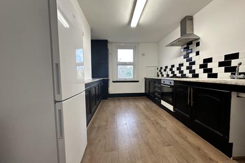 4 bedroom terraced house to rent, Blurton Road, London E5