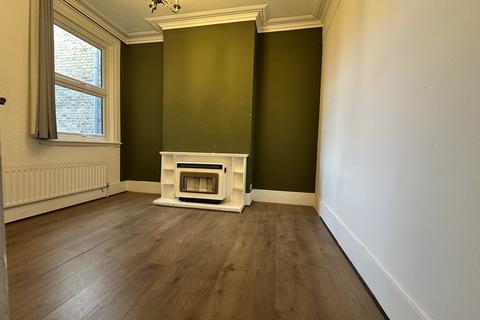 4 bedroom terraced house to rent, Blurton Road, London E5