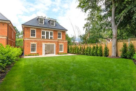 5 bedroom detached house to rent, The Fairway, Weybridge, Surrey, KT13