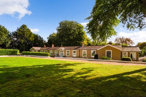 2 bedroom bungalow for sale, Salisbury Road, Netheravon