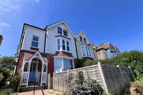 3 bedroom flat to rent, Manor Road, Bexhill-On-Sea TN40