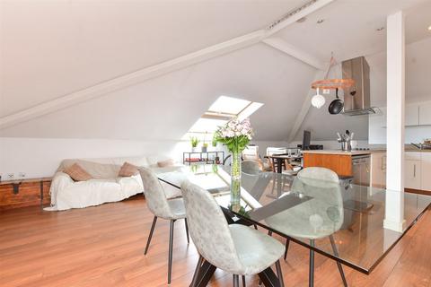 1 bedroom apartment for sale, Kings Lane, Sutton, Surrey