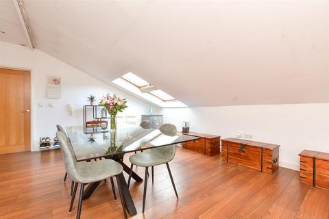 1 bedroom apartment for sale, Kings Lane, Sutton, Surrey