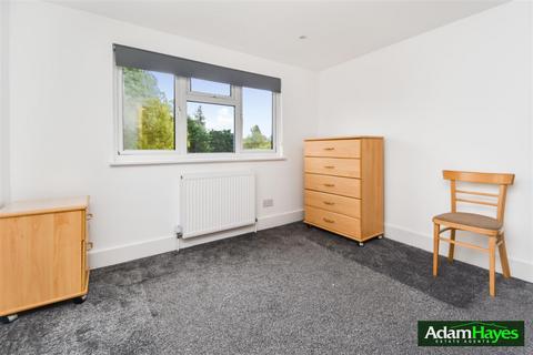 3 bedroom apartment to rent, Hutton Grove, London N12