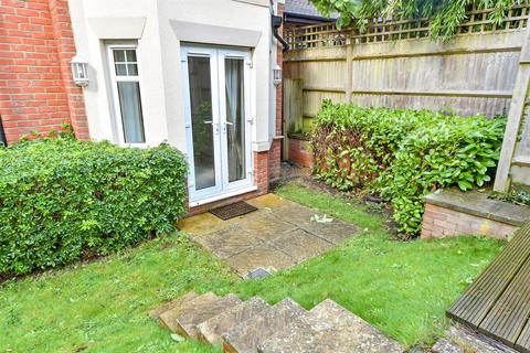 1 bedroom ground floor flat for sale, Reigate Hill, Reigate, Surrey