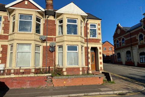 2 bedroom ground floor flat to rent, Dock View Road, Barry, Vale Of Glamorgan. CF63 4LQ