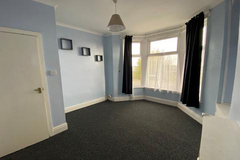 2 bedroom ground floor flat to rent, Dock View Road, Barry, Vale Of Glamorgan. CF63 4LQ