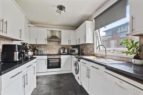 2 bedroom flat for sale, The Water Gardens, London W2