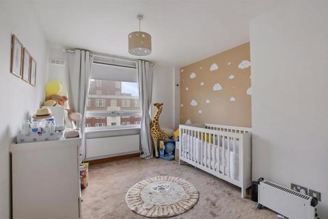 11 The Water Gardens, London, W2 2DA