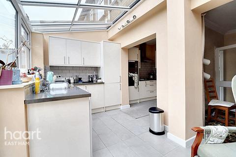 3 bedroom terraced house for sale, Eustace Road, London