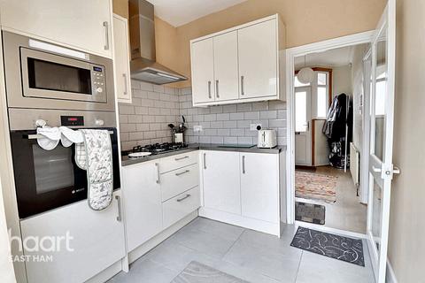 3 bedroom terraced house for sale, Eustace Road, London