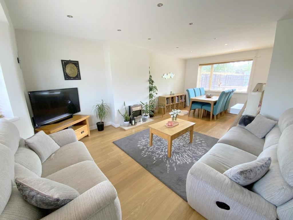 Davenport Drive, Cleethorpes 3 bed semidetached house for sale £180,000