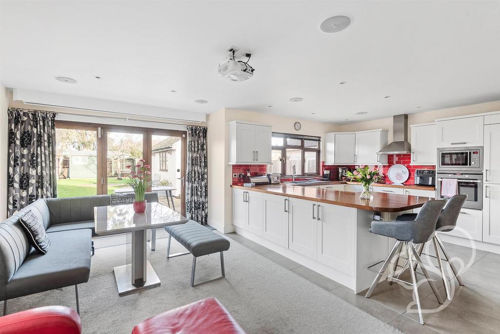 Kitchen/Dining Area