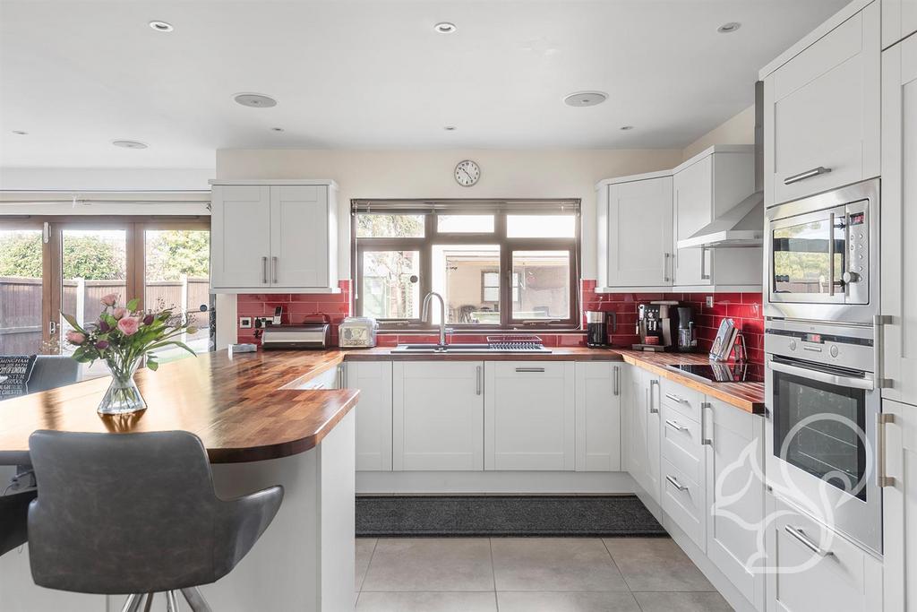 Kitchen/Dining Area