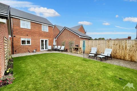 3 bedroom detached house for sale, Greenhow Drive, Garstang