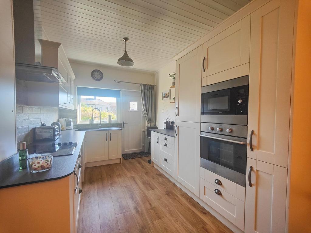 Open plan family dining kitchen