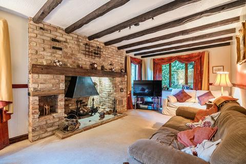 15 Hilltop Walk, Woldingham, Caterham, CR3 7LJ