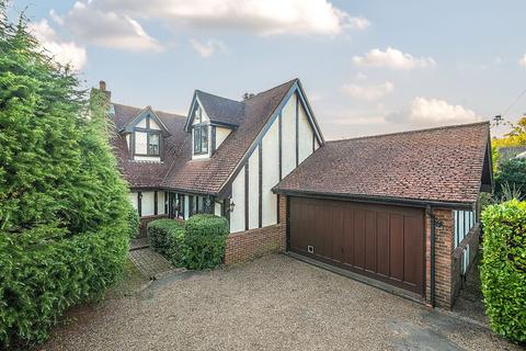 15 Hilltop Walk, Woldingham, Caterham, CR3 7LJ